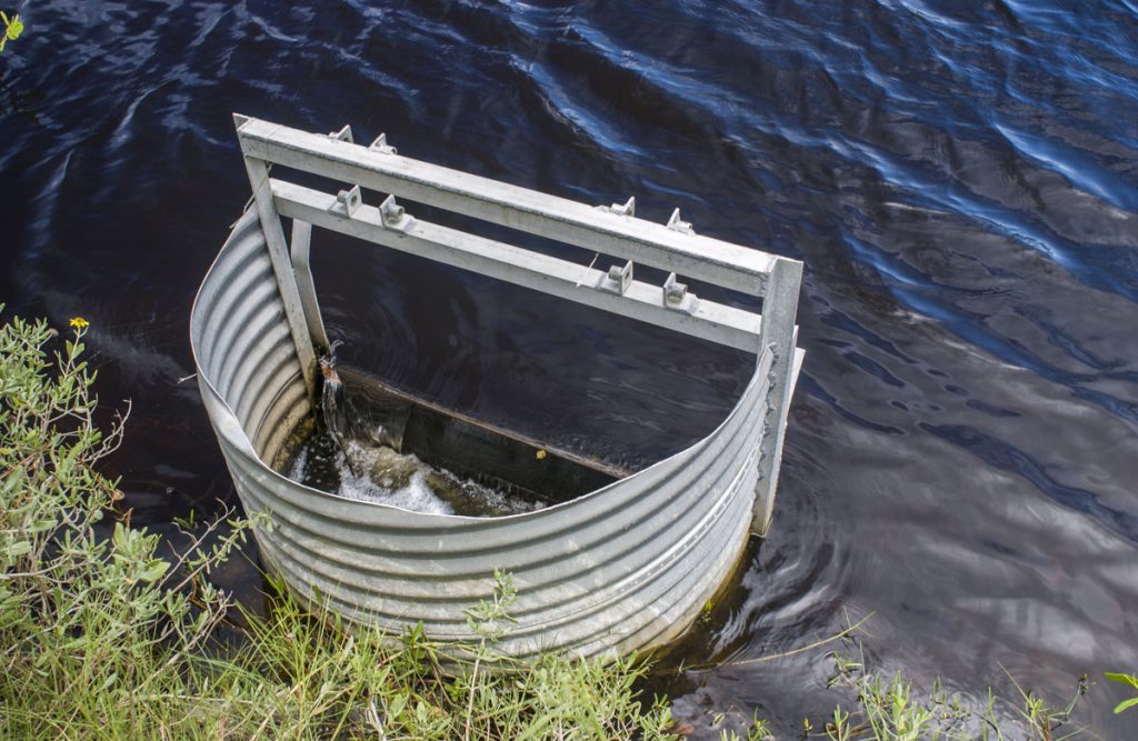 Water control structure in the Indian River Lagoon