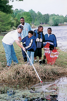 clean-up02 People collecting trash at the St. Johns River Celebration