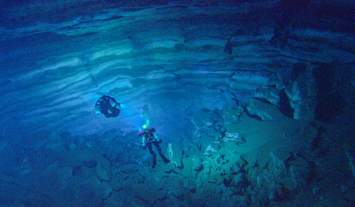 Scuba divers in cavern at Silver Glen Springs