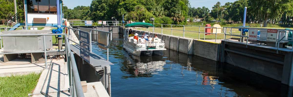 Pontoon boat using a navigational lock on the Ocklawaha River
