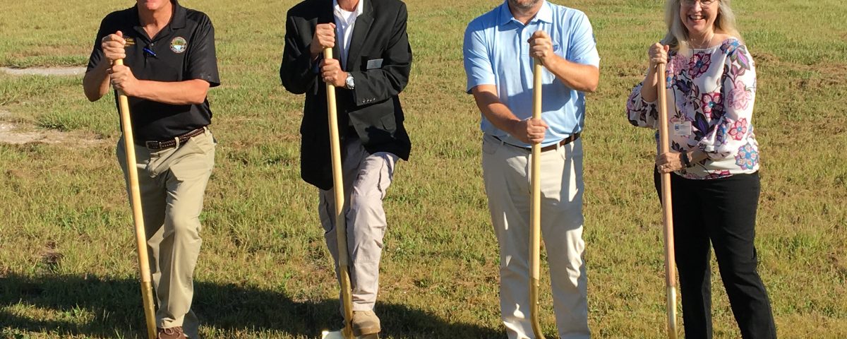 State representatives holding golden shovels