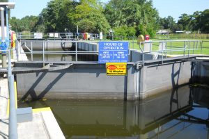 Open navigational lock