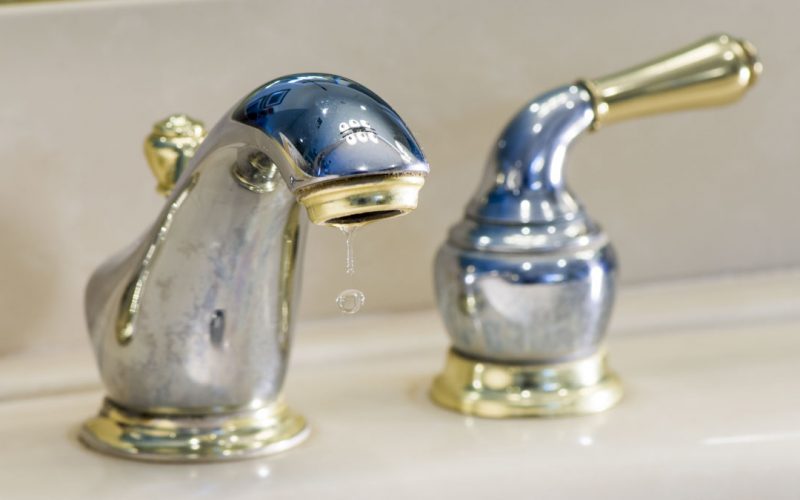 Bathroom faucet with water coming out