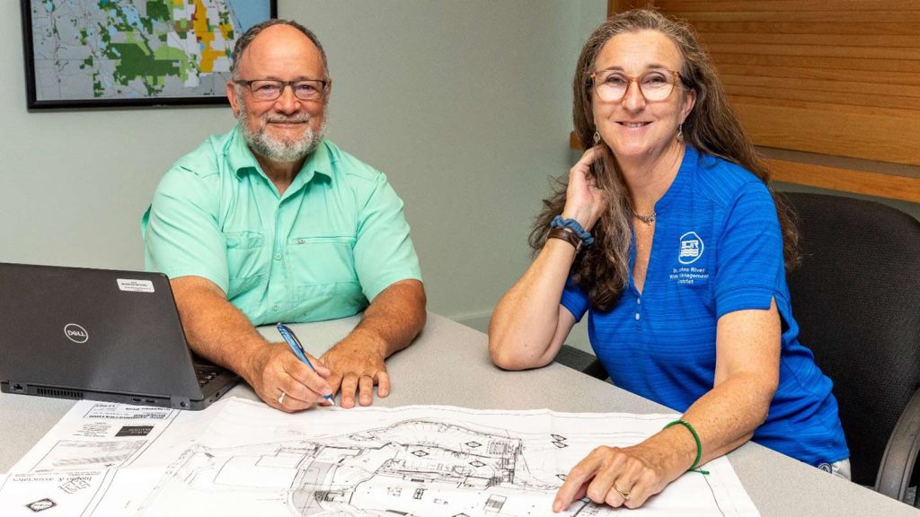 Many water users help to conserve water, including farmers, homeowners, utility staff, golf courses, industry, power plants, and homeowner associations.