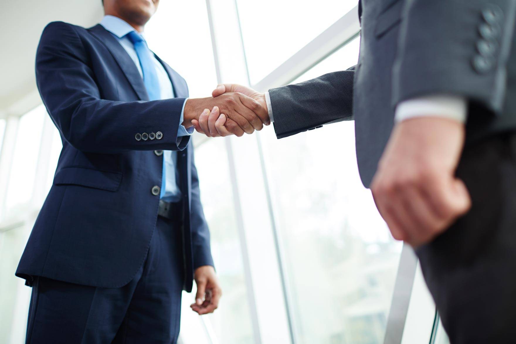 2 men shaking hands